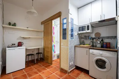 Una cocina o zona de cocina en Cómodo apartamento en el centro de Madrid
