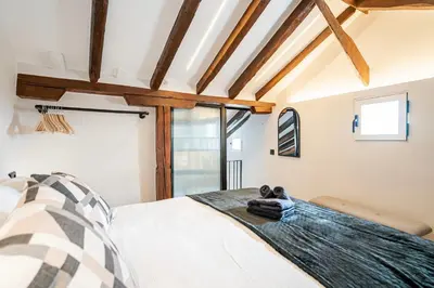 Cama o camas de una habitación en For You Rentals Ap TEMPORAL Rastro Madrid-Cascorro FCG94