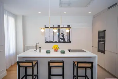 Una cocina o zona de cocina en For You Rentals Lujoso y elegante ap TEMPORAL en Centro Madrid ALC353