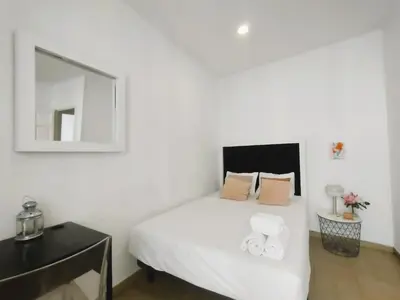 Cama o camas de una habitación en Flat for groups 8 people in Gran Vía-CGRAC4
