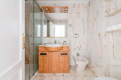 Un baño de Beautiful flat with pool in the center-S-MARC