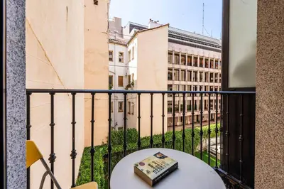 Un balcón o terraza de Beautiful flat with pool in the center-S-MARC