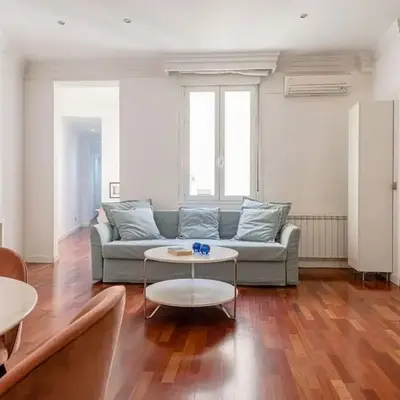Modern apartment in Chueca INF3Iz4