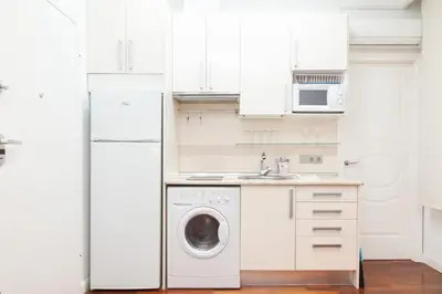 Una cocina o zona de cocina en Tranquilo apartamento en Chueca IN2Iz5