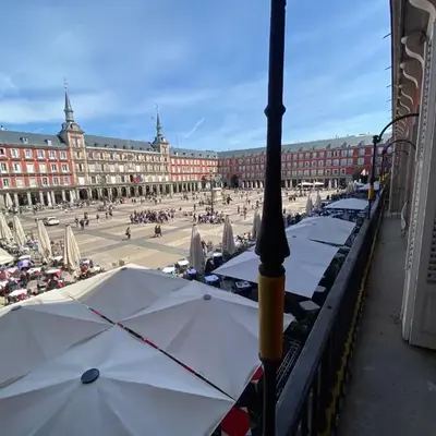 Elegant full apartment overlooking Plaza Mayor