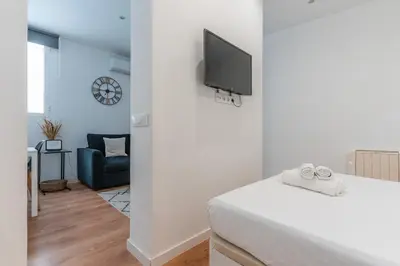 Una televisión o centro de entretenimiento en Modern Cozy - 1Bedroom 1Bathroom - Lavapies