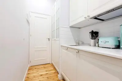 Una cocina o zona de cocina en Gran Vía Luna - 5 dormitorios en el Centro