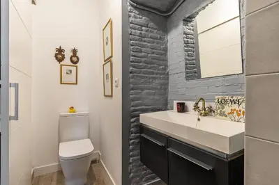 Un baño de Waou Plaza de España IV - Alquiler Corta Duración
