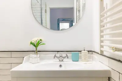 Un baño de Vintage Apartment near Puerta del Sol