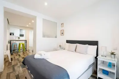 Cama o camas de una habitación en Beautiful flat in Lavapiés-Embajadores