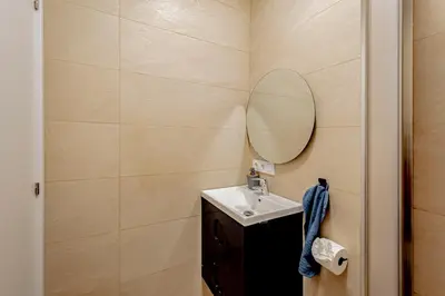 Un baño de Precioso cerca Santiago Bernabéu - Apartamento ALVARADO