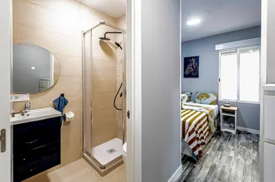 Un baño de Precioso cerca Santiago Bernabéu - Apartamento ALVARADO
