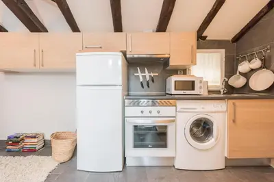 Una cocina o zona de cocina en Bohemian 2bedroom attic in Lavapies