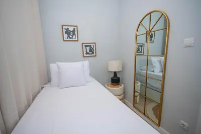 Cama o camas de una habitación en Luminoso y amplio apartamento TEMPORAL en Cuatro Caminos Madrid TOP111
