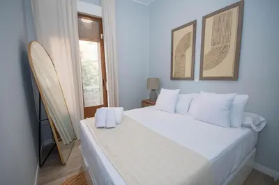 Cama o camas de una habitación en Luminoso y amplio apartamento TEMPORAL en Cuatro Caminos Madrid TOP111
