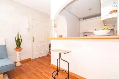Una cocina o zona de cocina en Peaceful 1bd apt in Conde Duque