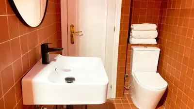 Un baño de Peaceful 1bd apt in Conde Duque
