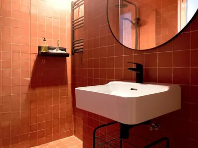 Un baño de Peaceful 1bd apt in Conde Duque