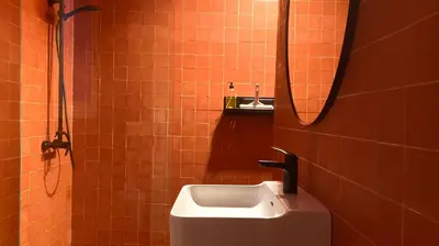 Un baño de Peaceful 1bd apt in Conde Duque