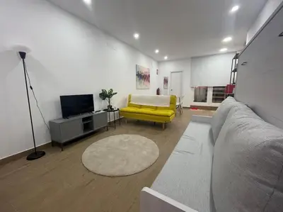 Una televisión o centro de entretenimiento en Estudio en Palacio La Latina
