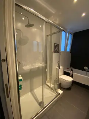 Un baño de Home sharing La Justicia