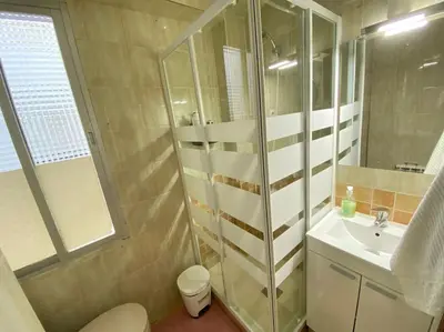 Un baño de Habitación interior en Madrid