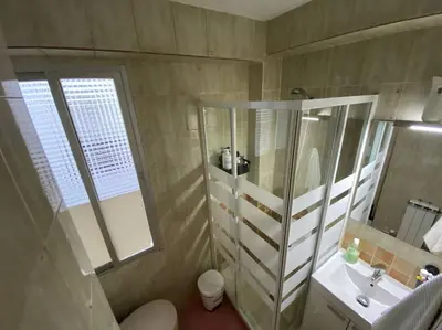 Un baño de Habitación interior en Madrid