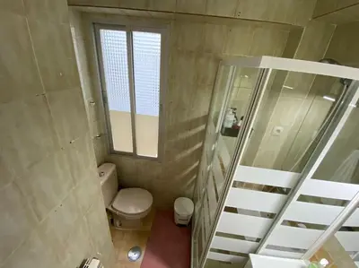 Un baño de Habitación interior en Madrid