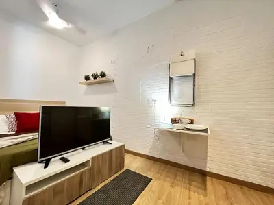 Una televisión o centro de entretenimiento en Piso Palma Madrid Temporal