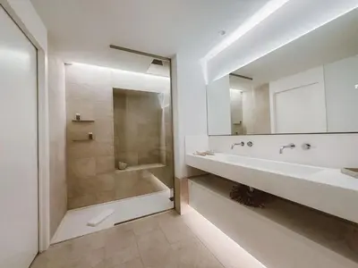 Un baño de Chamberí Living - Nuevos Apartamentos de Lujo