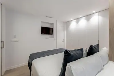 Una televisión o centro de entretenimiento en Chamberí Living - Nuevos Apartamentos de Lujo