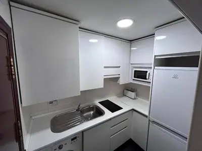Una cocina o zona de cocina en Comfortable flat in Paseo del Prado Atocha-ALMD8