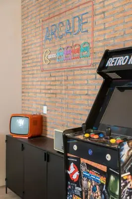 Sala de juegos en Bowie House - Madrid River-A-SALVAD