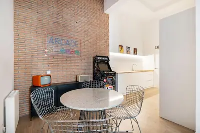 Una cocina o zona de cocina en Bowie House - Madrid River-A-SALVAD