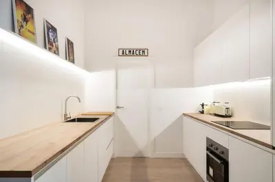 Una cocina o zona de cocina en Bowie House - Madrid River-A-SALVAD