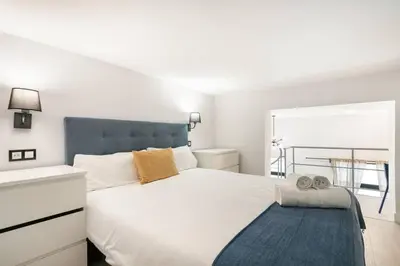 Cama o camas de una habitación en Moderno loft en Ronda de Segovia-1