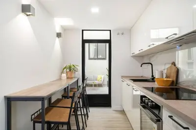 Una cocina o zona de cocina en Moderno loft en Ronda de Segovia-1