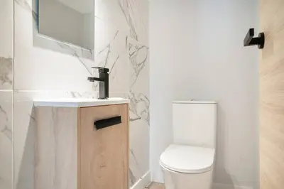 Un baño de Moderno loft en Ronda de Segovia-1