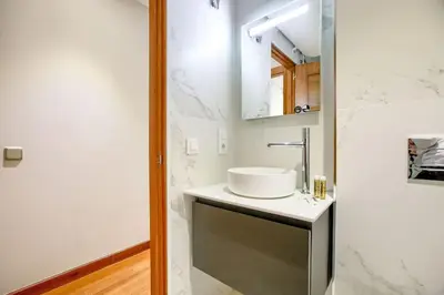 Un baño de Authentic apartment in Madrid-COMENDA-1-DE