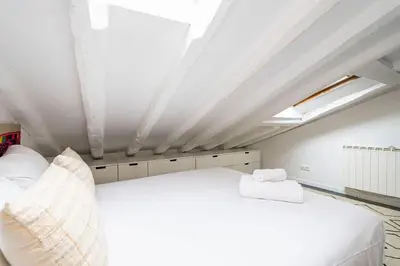 Cama o camas de una habitación en Beautiful central attic-Malasaña-Gran Vía-FUEN42