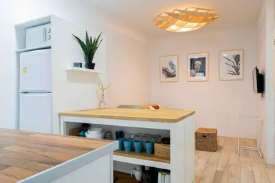 Una cocina o zona de cocina en Avenida America Apartment-DAG2