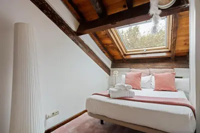 Cama o camas de una habitación en Calm and bright apartment, center La Latina D.ALB