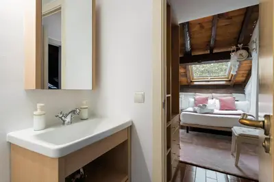 Cama o camas de una habitación en Calm and bright apartment, center La Latina D.ALB