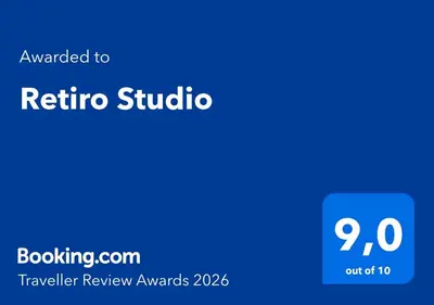 Certificado, premio, señal o documento que está expuesto en Retiro Studio