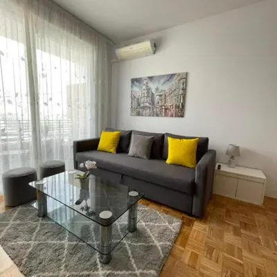 Zona de estar de Encanto y Comodidad Cerca del Estadio Bernabéu