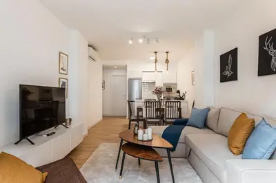 Una televisión o centro de entretenimiento en Nice apartment near Gran Vía VAL27