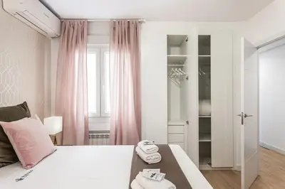 Cama o camas de una habitación en Nice apartment near Gran Vía VAL27