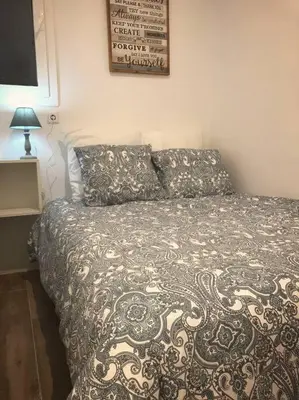 Cama o camas de una habitación en Nice and calm apartment Atocha, Madrid LAC4