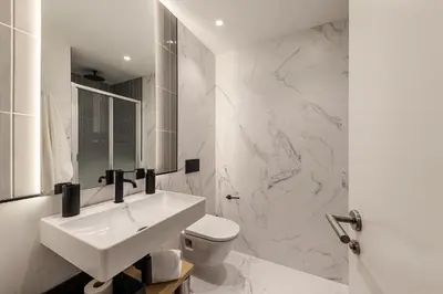 Un baño de Waou Chamberi VI - Alquiler Corta Duración