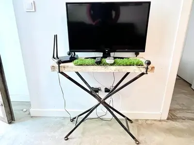 Una televisión o centro de entretenimiento en Moderno apartamento 2habitaciones Avda América